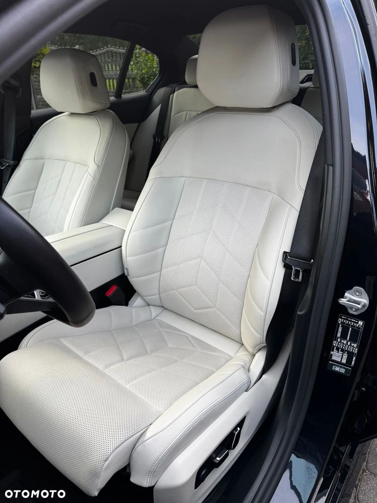 BMW Seria 5 520i mHEV - 9