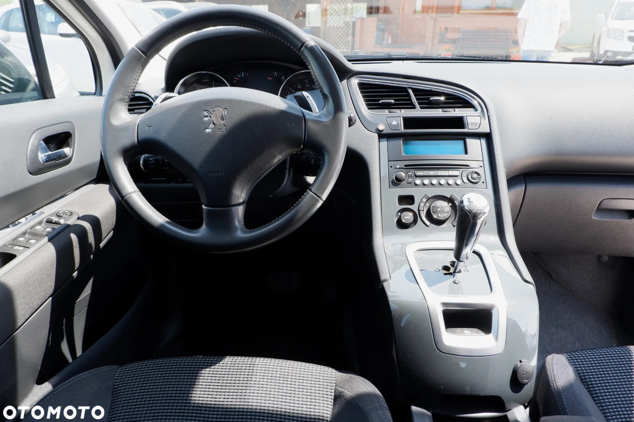 Peugeot 5008 HDI FAP 110 EGS6 Tendance - 15
