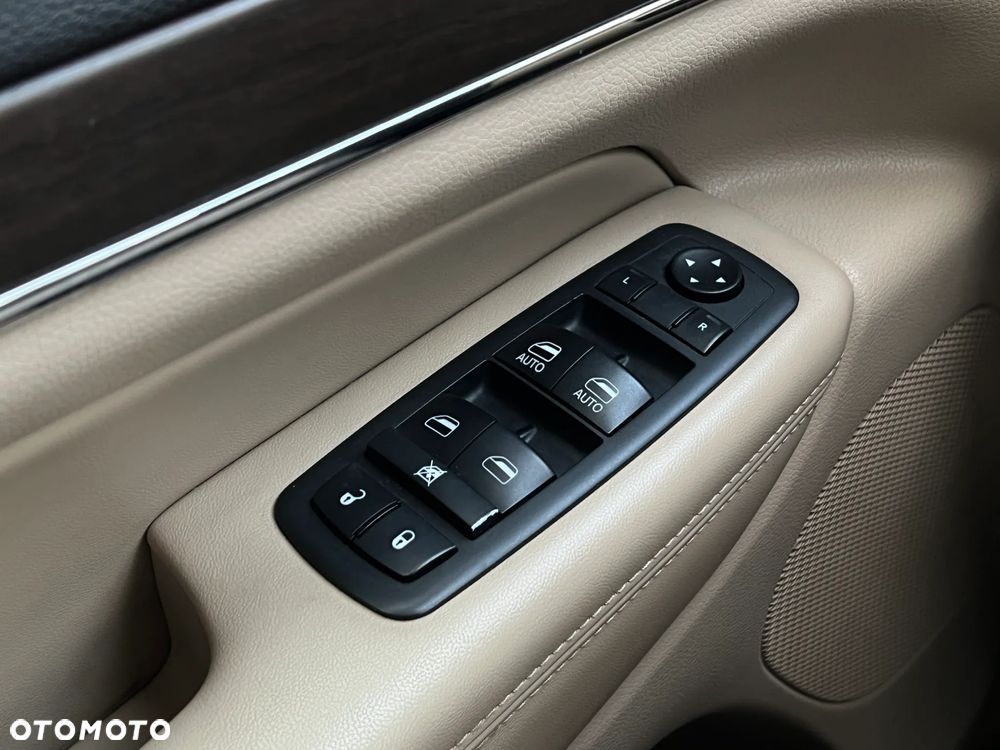 Jeep Grand Cherokee - 22