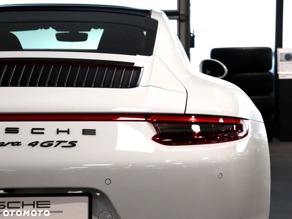 Porsche 911 Carrera 4 GTS PDK - 10