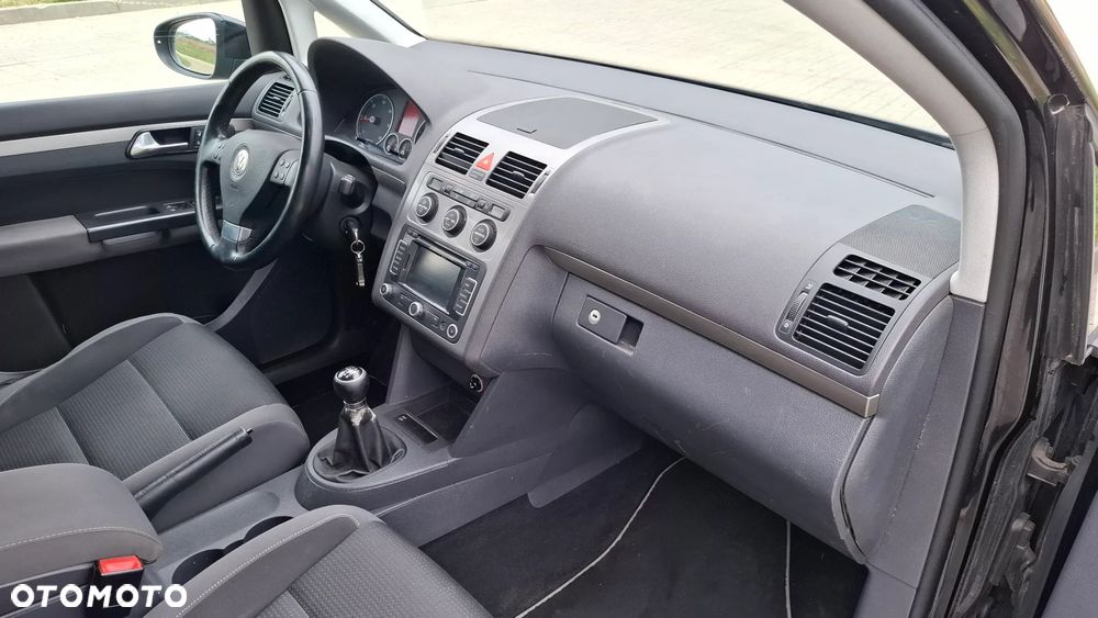 Volkswagen Touran - 10