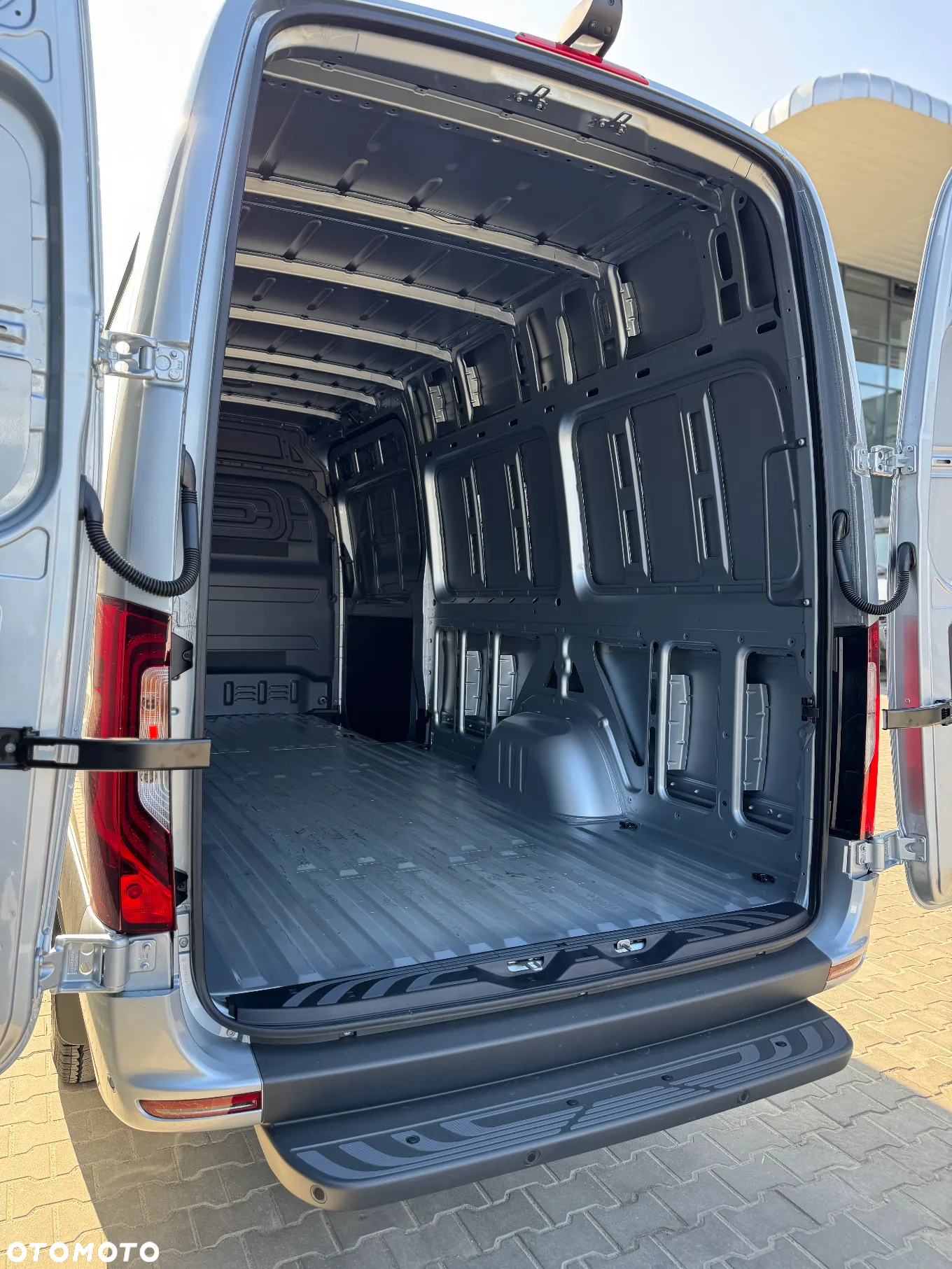 Mercedes-Benz Sprinter - 32