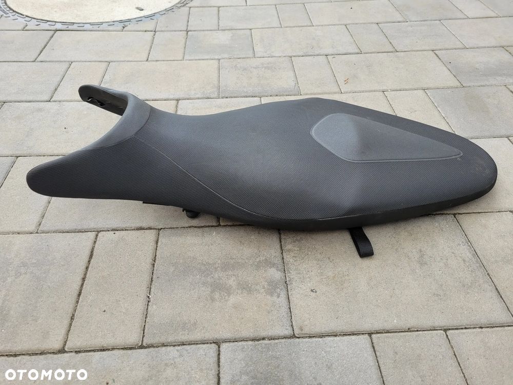 Kanapa, fotel, siedzenie Suzuki Gladius 650 - 2