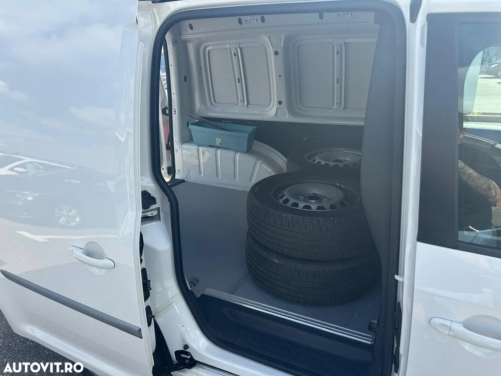 Volkswagen Caddy - 10