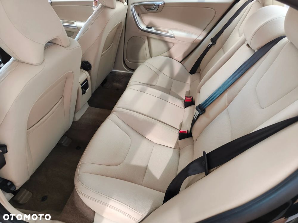 Volvo S60 T3 Edition Pro - 14