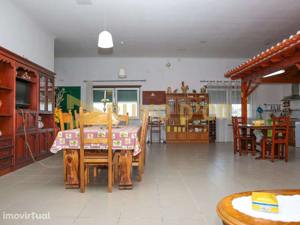 Restaurante em Azambuja c/ 770m2 e com 4000m2 de parqueamanto - Grande imagem: 3/49