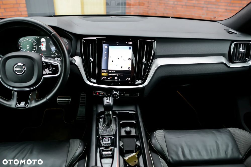 Volvo V60 D4 Geartronic R-Design - 23