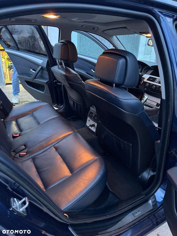 BMW Seria 5 525d - 12