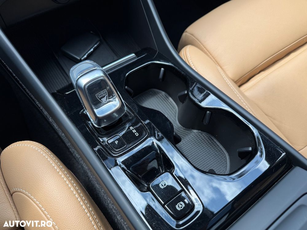 Volvo XC 40 B4 AT8 AWD Mild Hybrid Inscription - 28