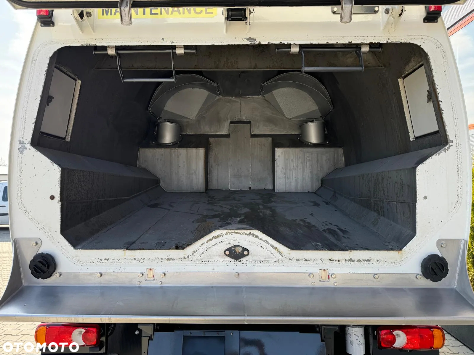 Volvo VOLVO FL 15.250 Euro 6 // zamiatarka dwustronna JOHNSTON VT652 - 15