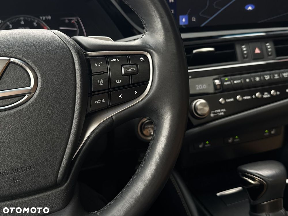 Lexus ES 300h Business Edition - 19