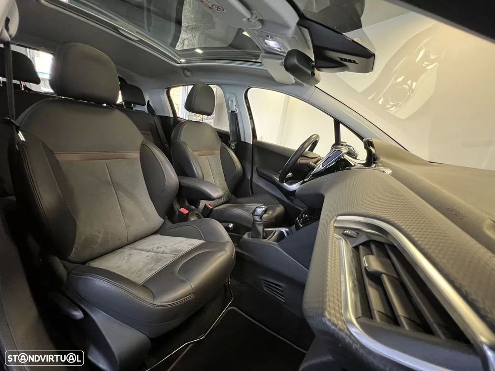 Peugeot 208 1.2 PureTech GT Line - 5