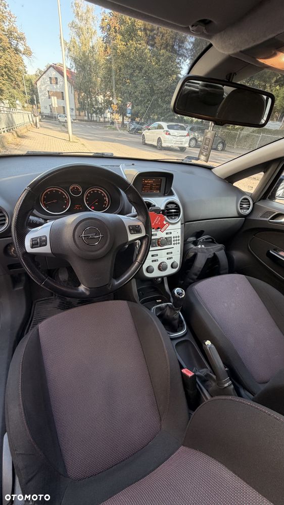 Opel Corsa 1.4 16V Cosmo - 14