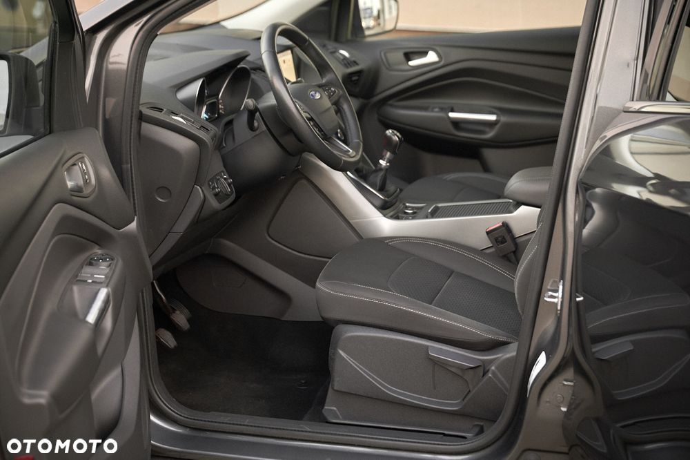 Ford Kuga 1.5 EcoBoost 2x4 Titanium - 18