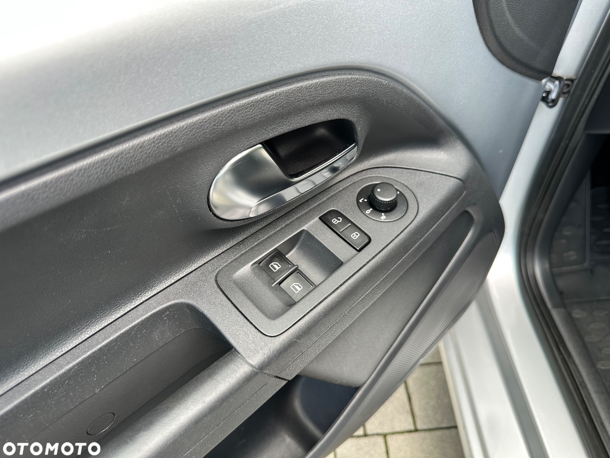 Volkswagen up! 1.0 high - 12