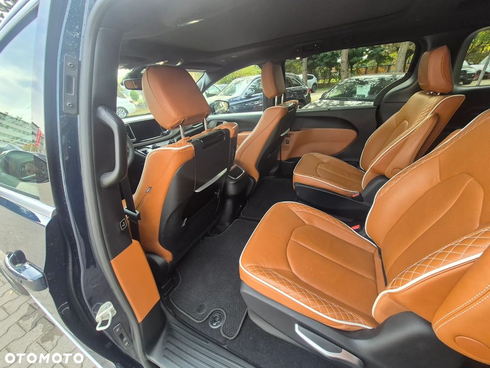 Chrysler Pacifica - 17
