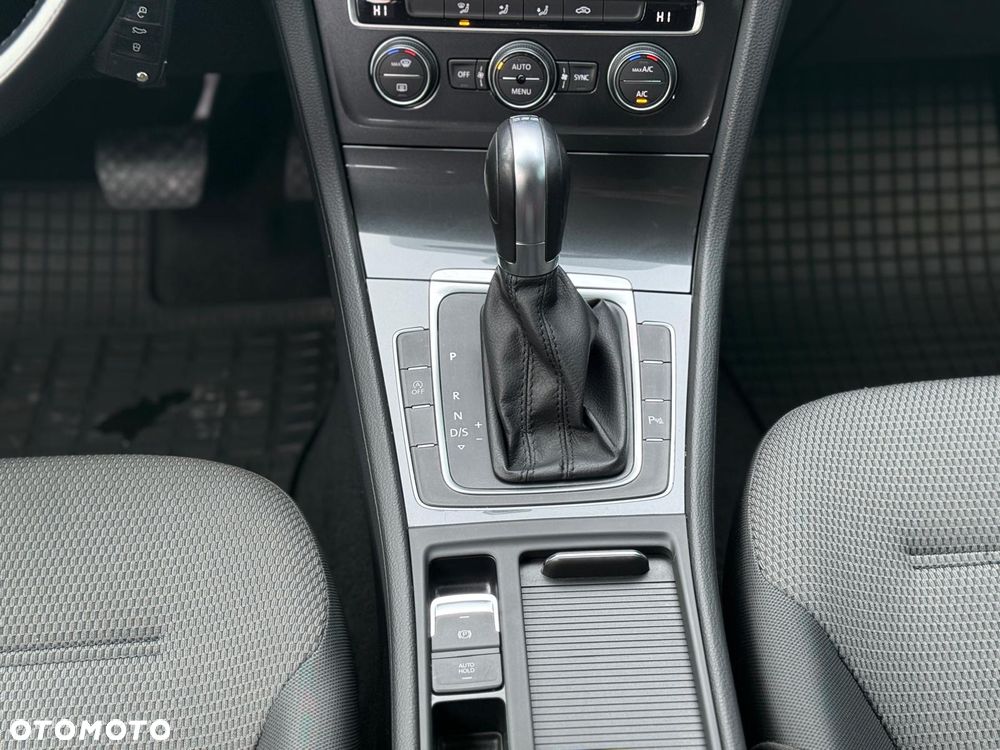 Volkswagen Golf 1.5 TSI BMT Comfortline DSG - 17