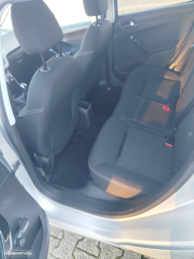 Peugeot 208 1.2 PureTech Style - 4
