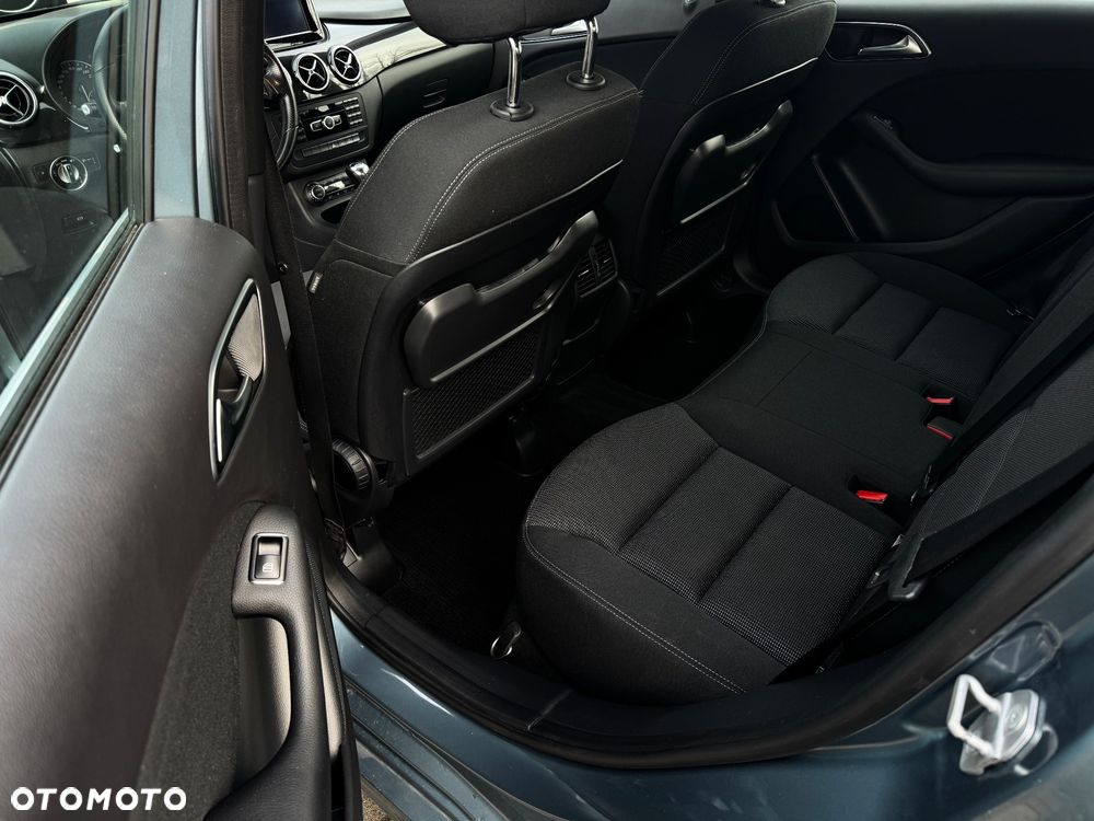 Mercedes-Benz Klasa B 180 CDI (BlueEFFICIENCY) - 32