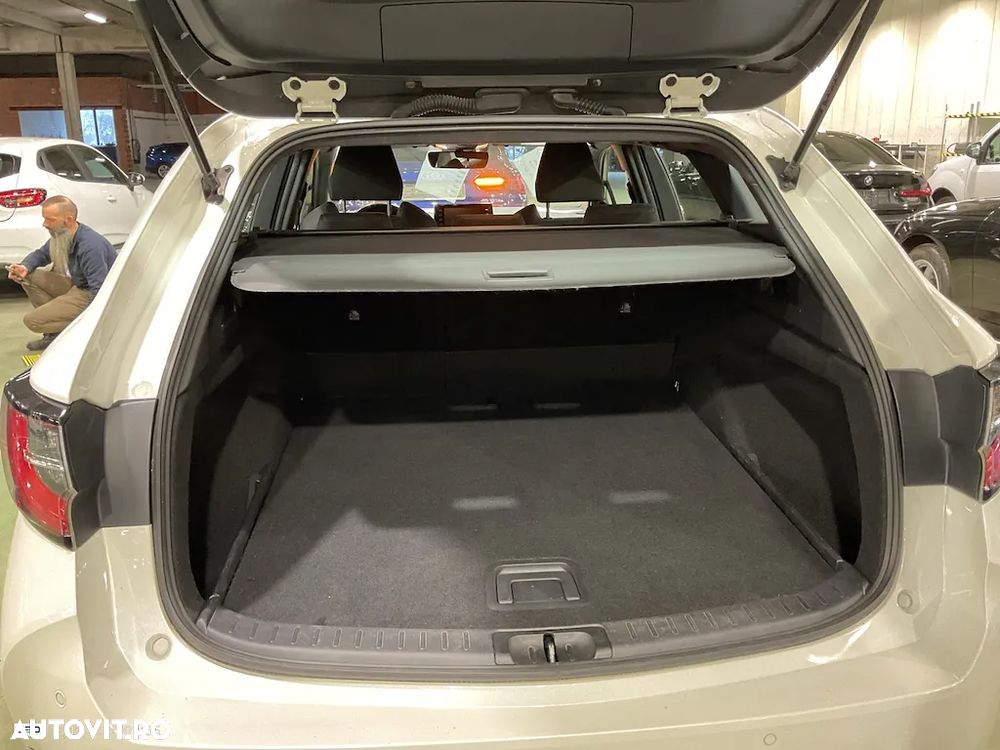 Toyota Corolla Sedan 1.8 HSD Dynamic Plus - 9