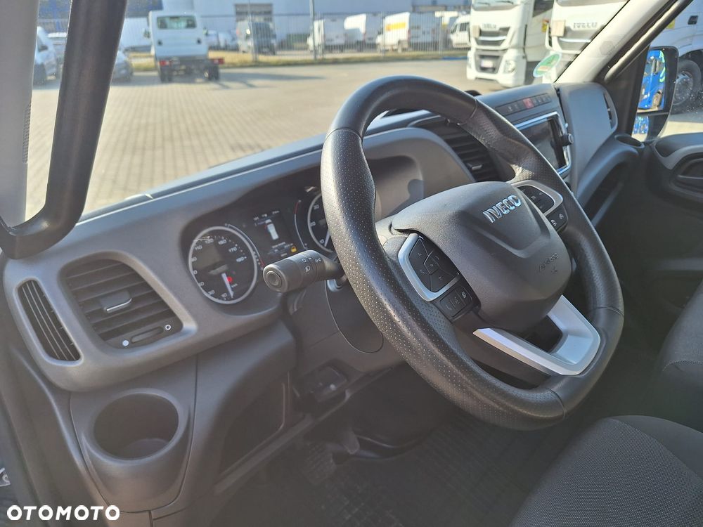 Iveco 35S18 HiMatic furgon 16m blaszak automat FV23% MAXI - 11