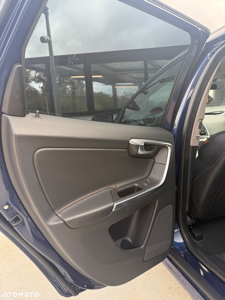 Volvo XC 60 D4 AWD Ocean Race - 25