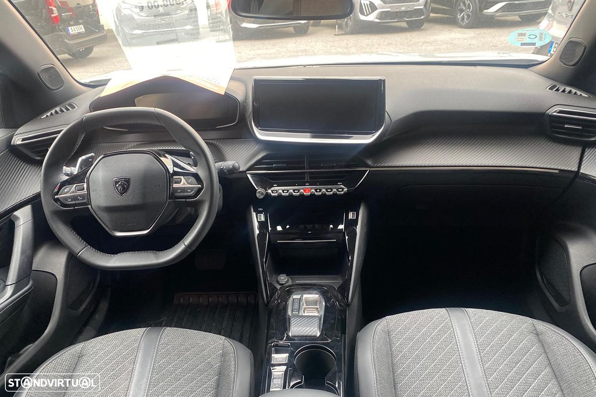 Peugeot 2008 1.2 PureTech Allure EAT8 - 6