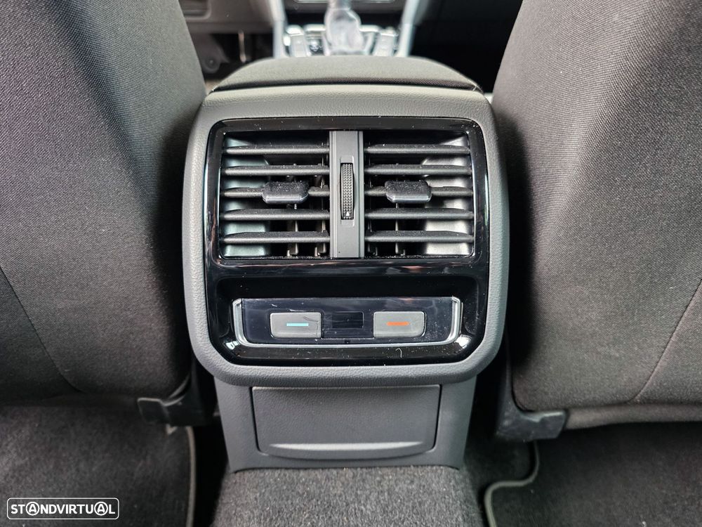 VW Passat Variant - 45
