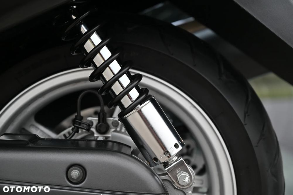 Suzuki Burgman - 23
