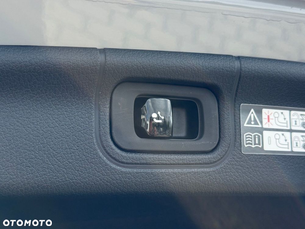 Mercedes-Benz Klasa C 300 mHEV 4-Matic AMG - 32