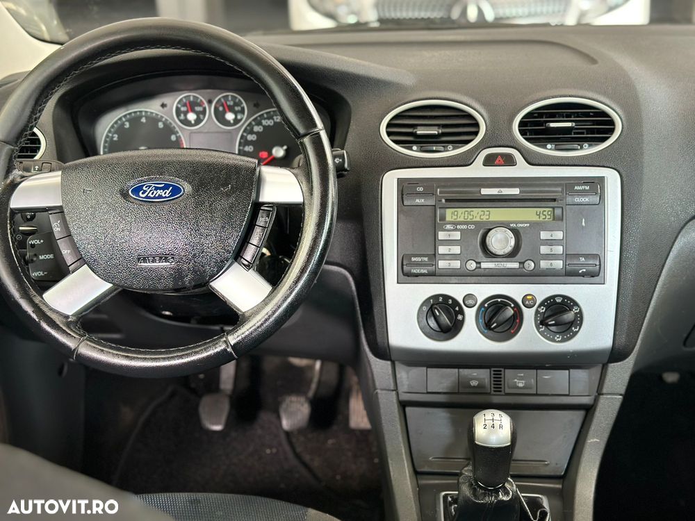 Ford Focus 1.6 16V Titanium - 8