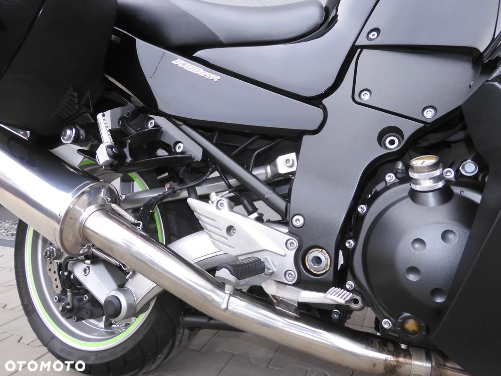 Kawasaki GTR - 4