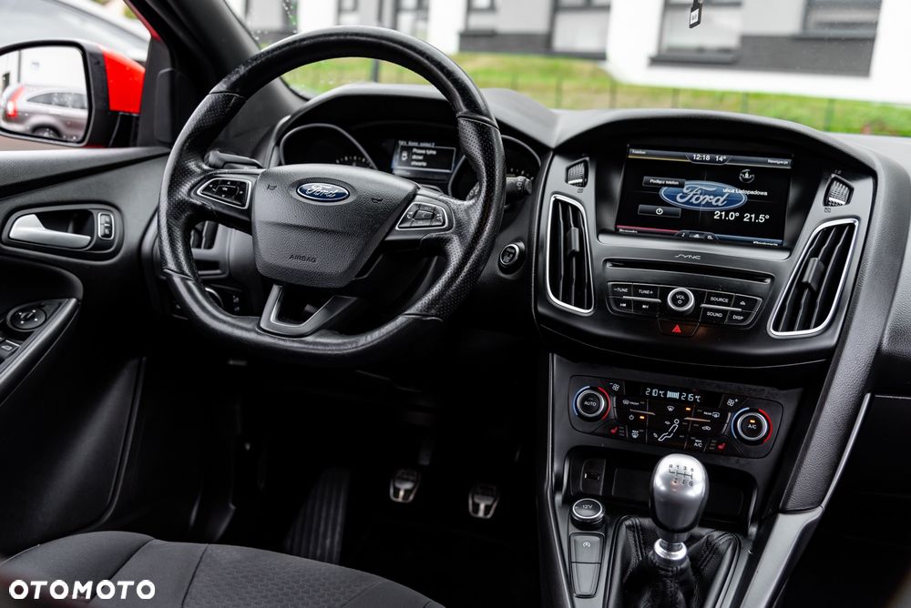 Ford Focus 1.5 EcoBoost ST-Line - 24