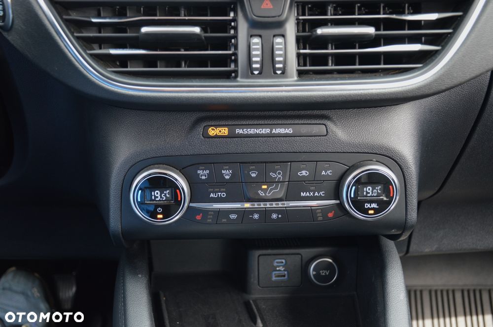 Ford Kuga 2.0 EcoBlue 4x4 TITANIUM - 36