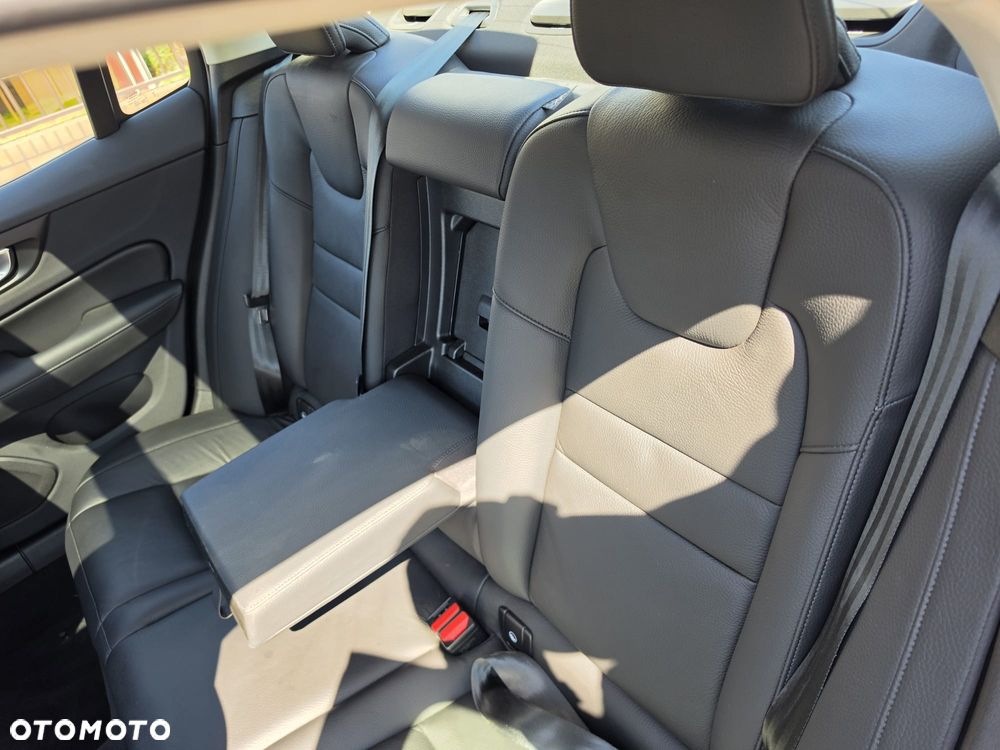 Volvo S60 T5 R-Design First Edition - 14