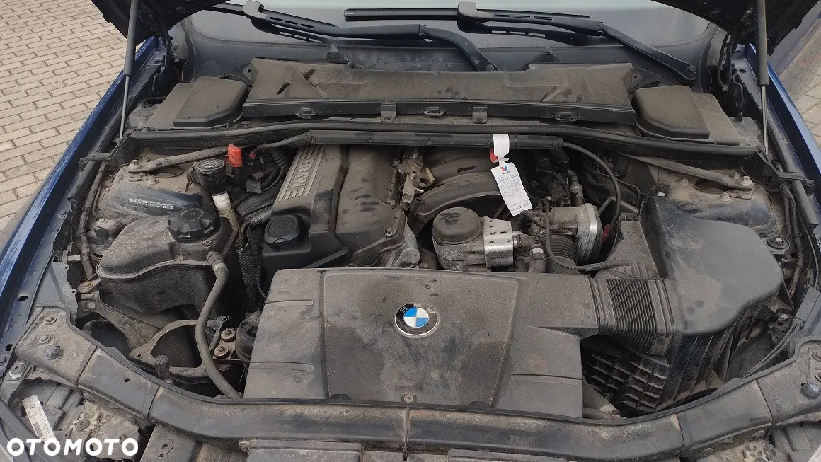 BMW Seria 3 318i Touring - 16