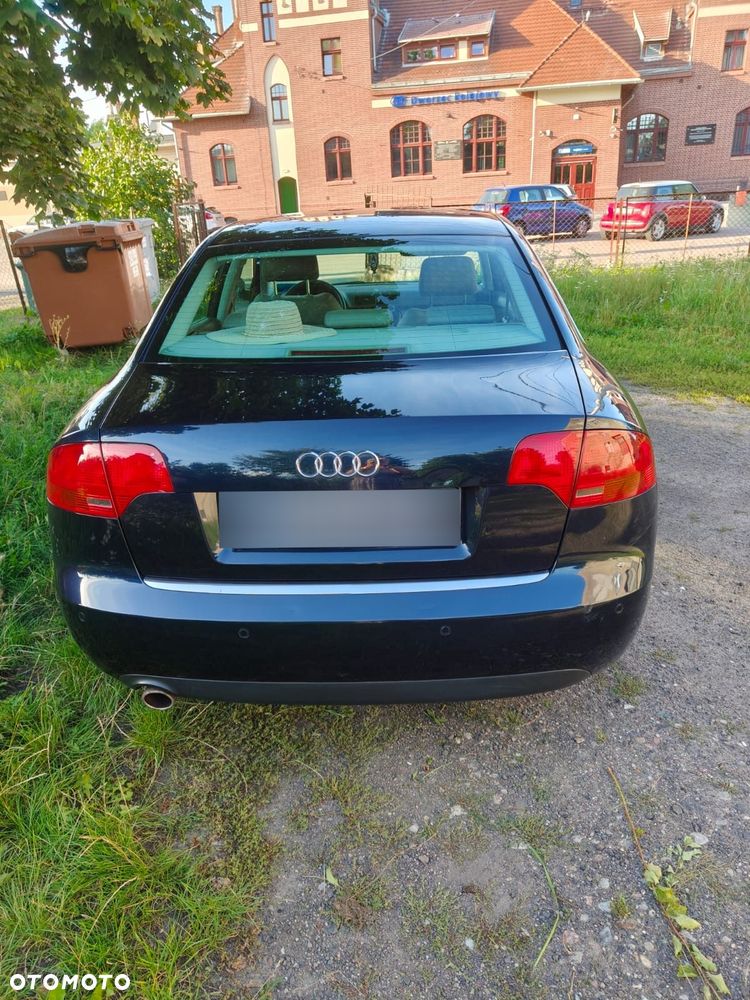 Audi A4 Limousine - 4