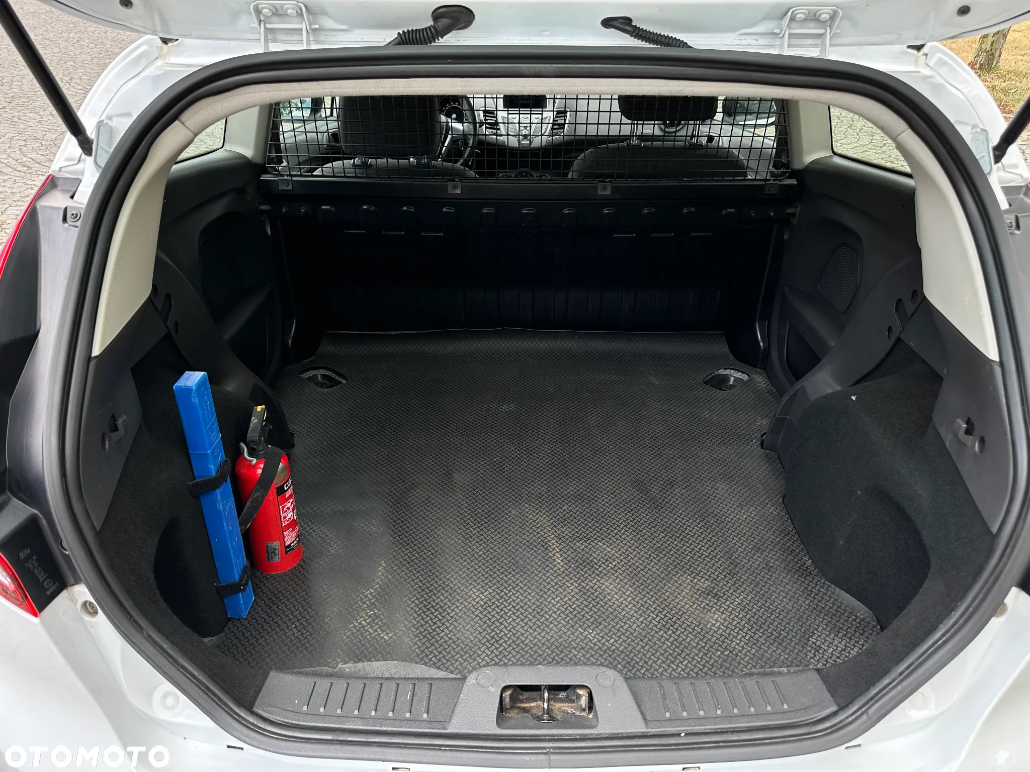 Ford FIESTA VAN - 12