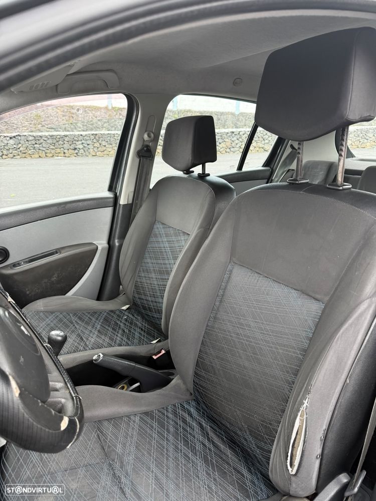 Renault Clio - 11
