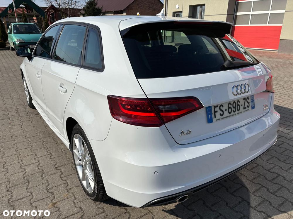 Audi A3 Sportback 1.6 TDI (clean diesel) S line Sportpaket - 2
