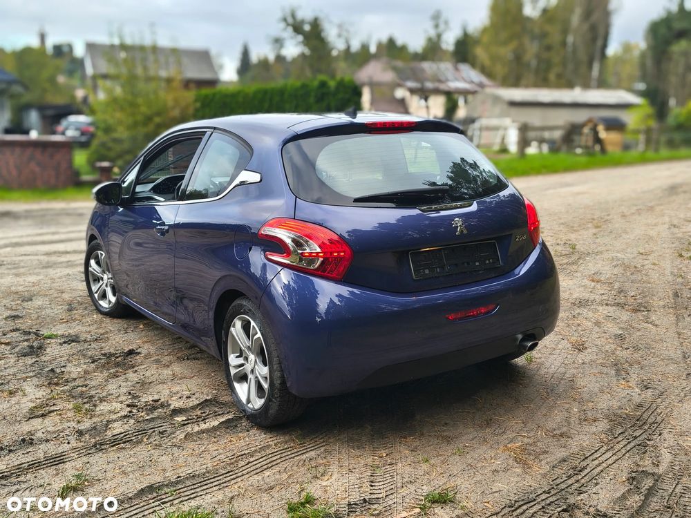 Peugeot 208 - 5