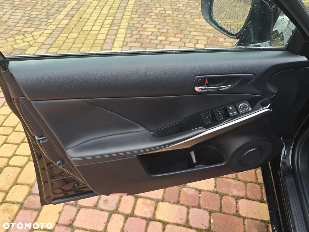 Lexus IS 200t / 300 Prestige - 29