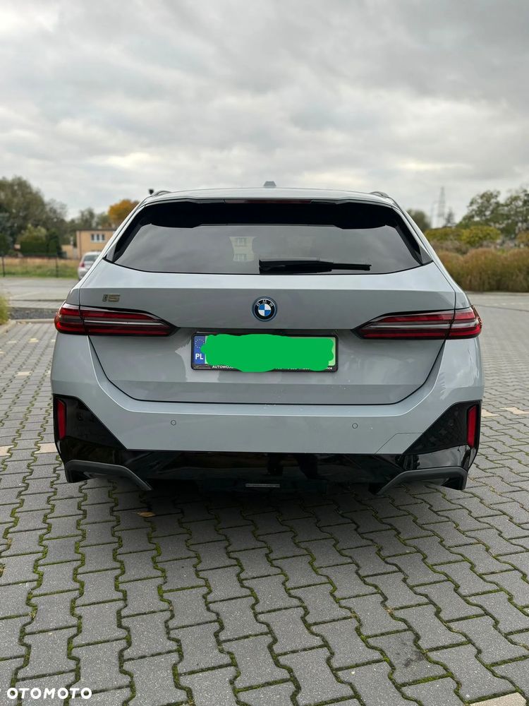 BMW i5 - 8