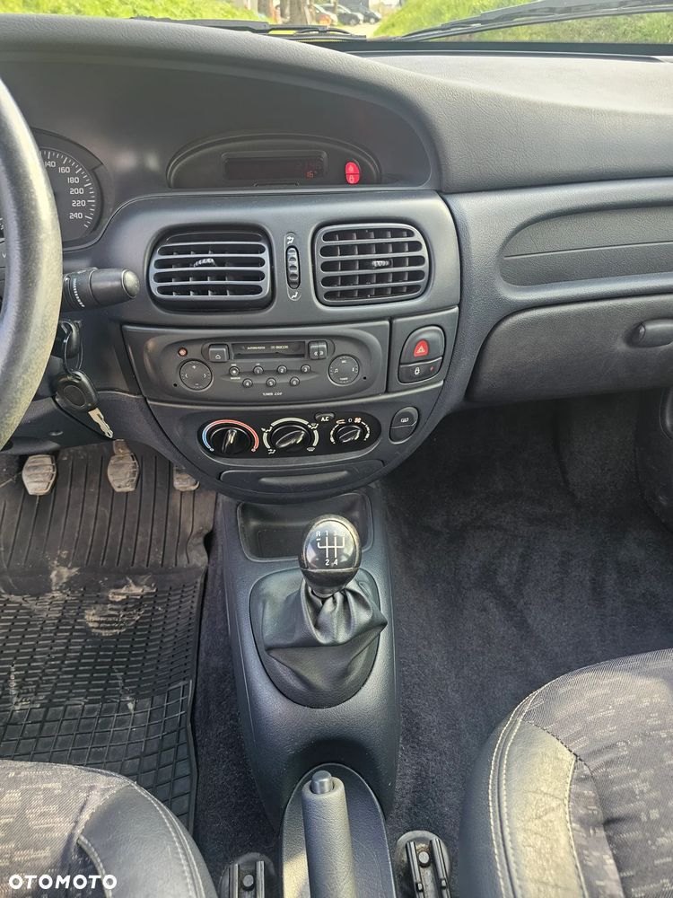 Renault Megane 1.6 - 16