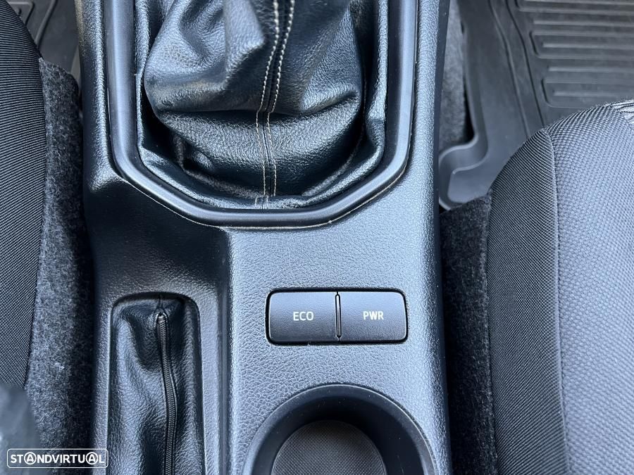 Toyota Hilux 2.4 D-4D 4WD CD CM - 38