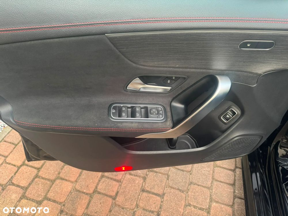 Mercedes-Benz CLA 250 4Matic 7G-DCT AMG Line - 31