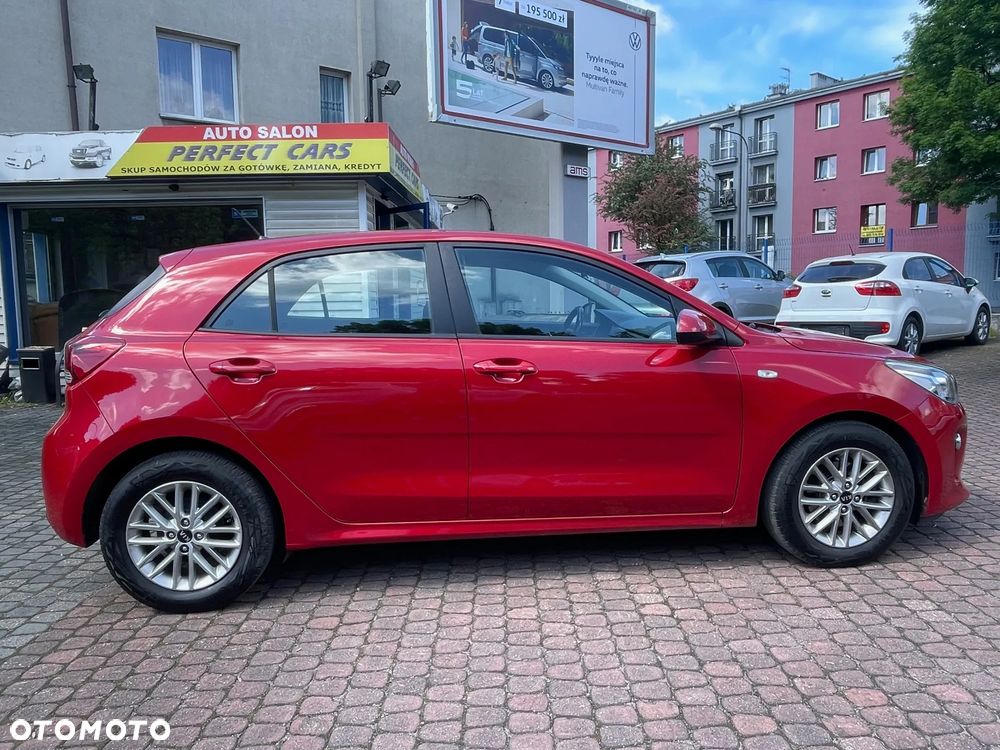 Kia Rio 1.2 L - 6