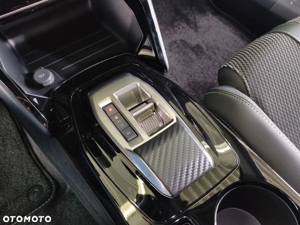 Peugeot 2008 PureTech mHEV GT e-DCS6 - 17