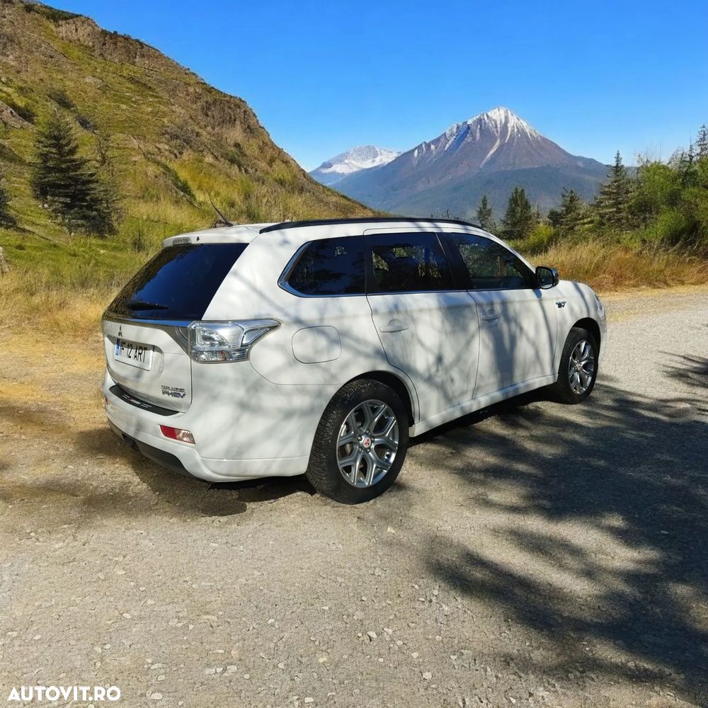 Mitsubishi Outlander - 3