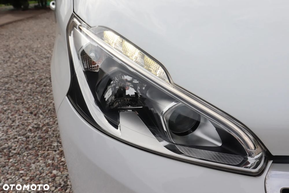 Peugeot 208 82 VTI Allure - 25